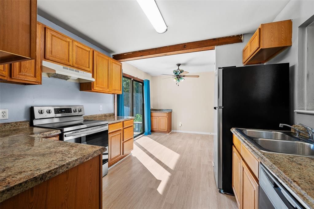 For Sale: $199,000 (2 beds, 1 baths, 1123 Square Feet)