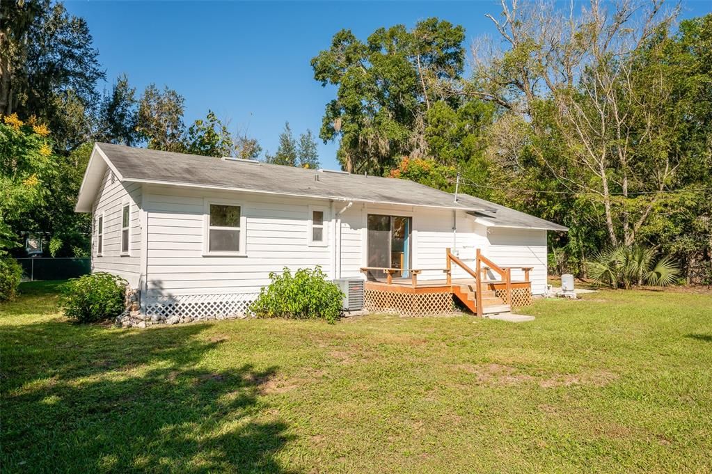 For Sale: $199,000 (2 beds, 1 baths, 1123 Square Feet)