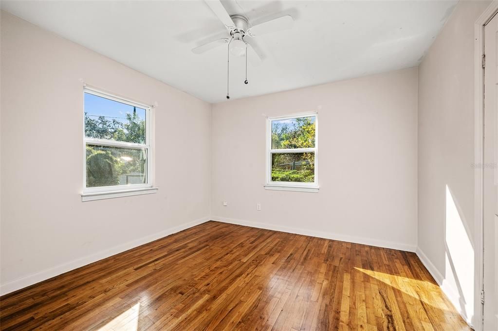 For Sale: $199,000 (2 beds, 1 baths, 1123 Square Feet)