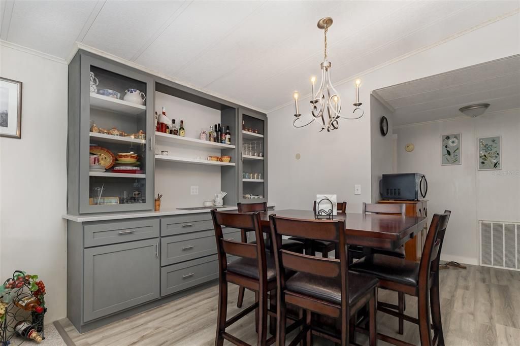 待售: $157,900 (2 贝兹, 2 浴室, 1464 平方英尺)