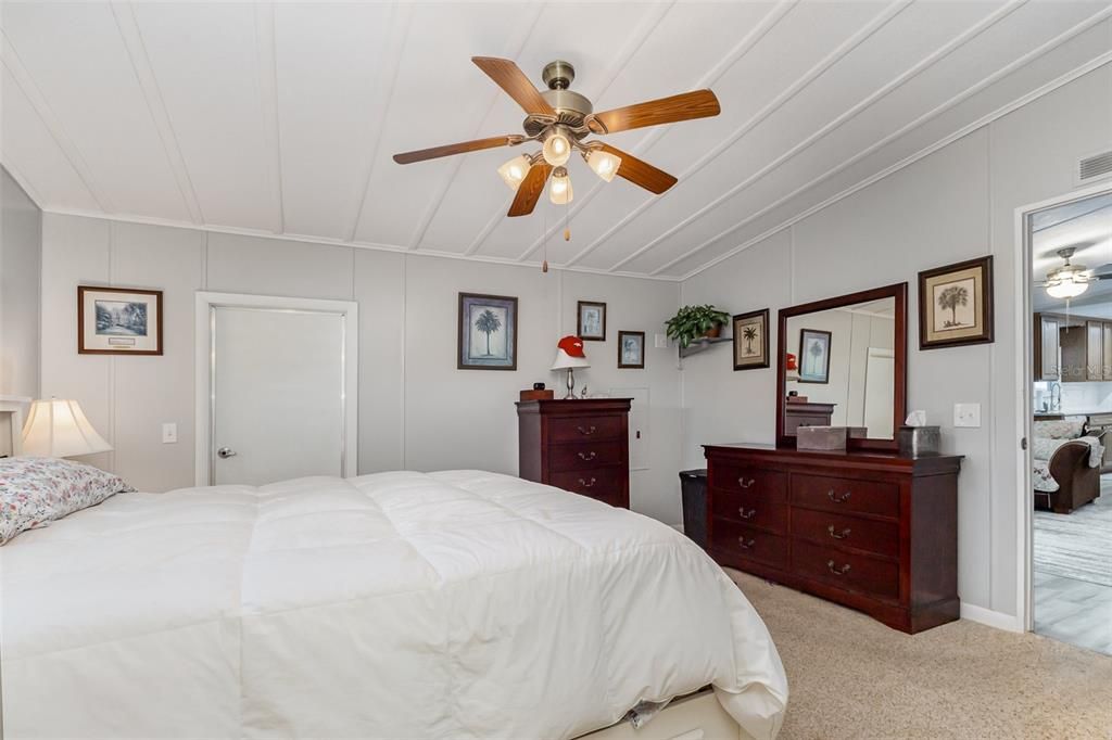 待售: $157,900 (2 贝兹, 2 浴室, 1464 平方英尺)