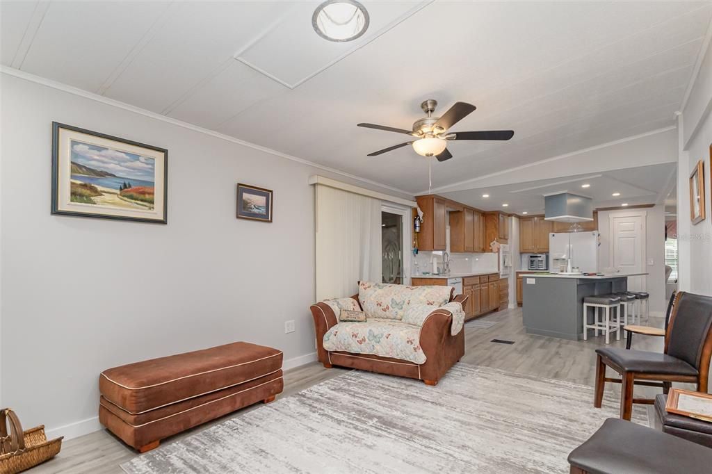 待售: $157,900 (2 贝兹, 2 浴室, 1464 平方英尺)