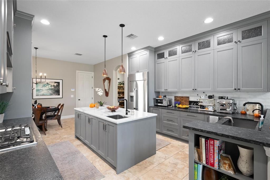 待售: $2,195,000 (5 贝兹, 6 浴室, 5564 平方英尺)