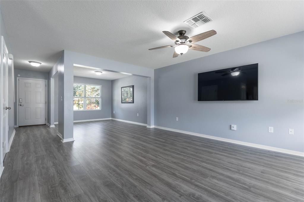 Active With Contract: $314,000 (4 beds, 2 baths, 2046 Square Feet)