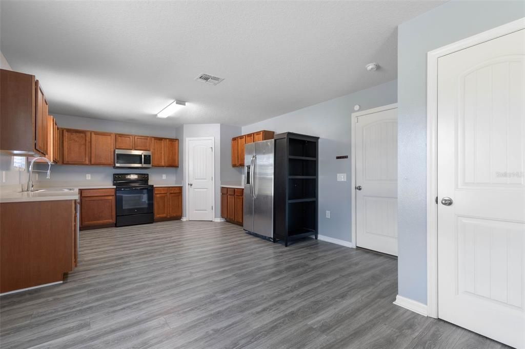 Active With Contract: $314,000 (4 beds, 2 baths, 2046 Square Feet)