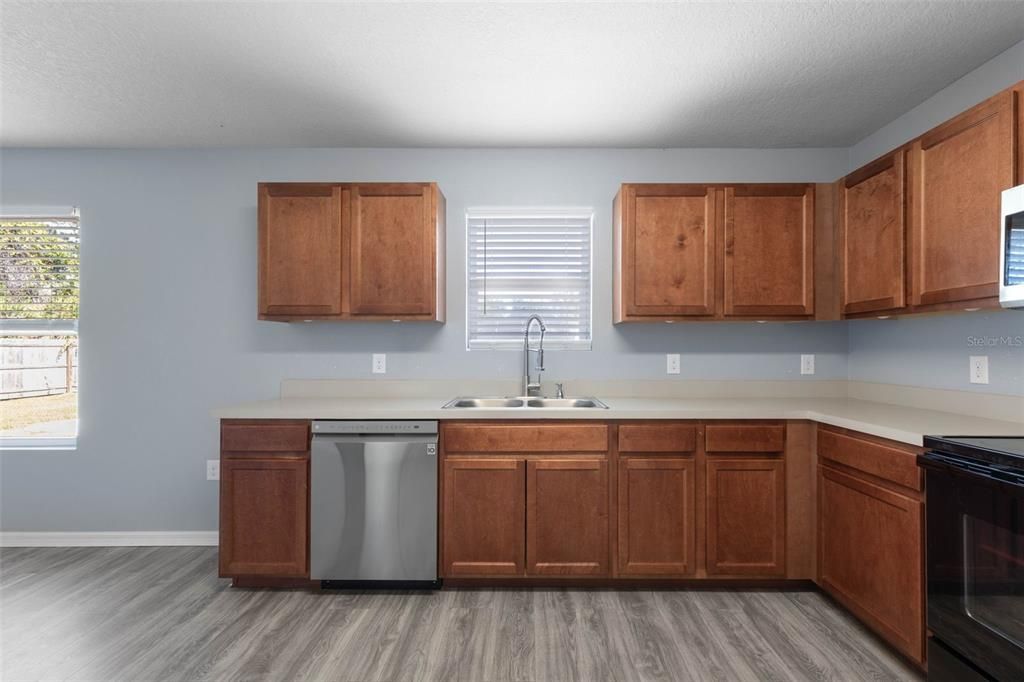 Active With Contract: $314,000 (4 beds, 2 baths, 2046 Square Feet)