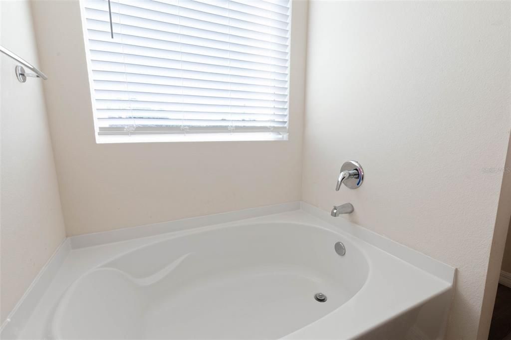 Active With Contract: $314,000 (4 beds, 2 baths, 2046 Square Feet)