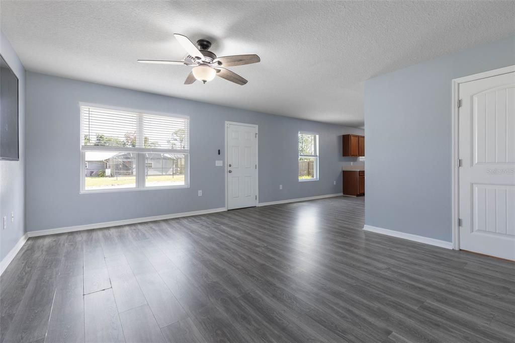 Active With Contract: $314,000 (4 beds, 2 baths, 2046 Square Feet)