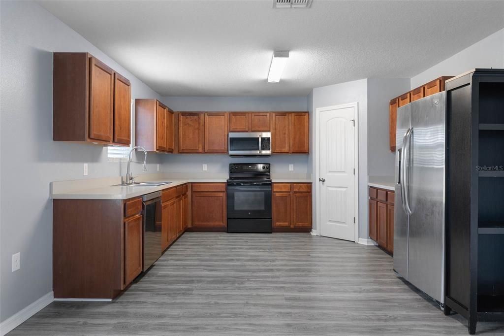 Active With Contract: $314,000 (4 beds, 2 baths, 2046 Square Feet)