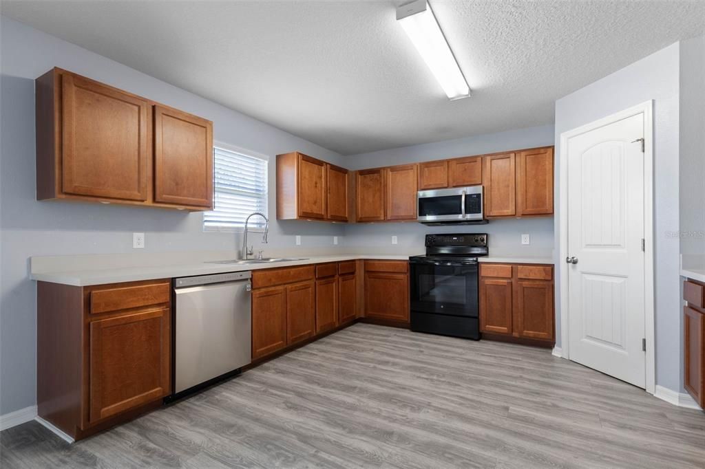 Active With Contract: $314,000 (4 beds, 2 baths, 2046 Square Feet)