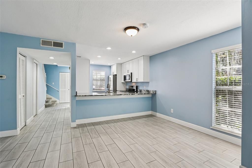 Active With Contract: $228,650 (2 beds, 2 baths, 1234 Square Feet)