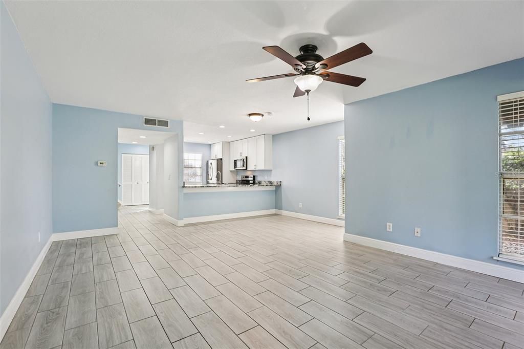 Active With Contract: $228,650 (2 beds, 2 baths, 1234 Square Feet)