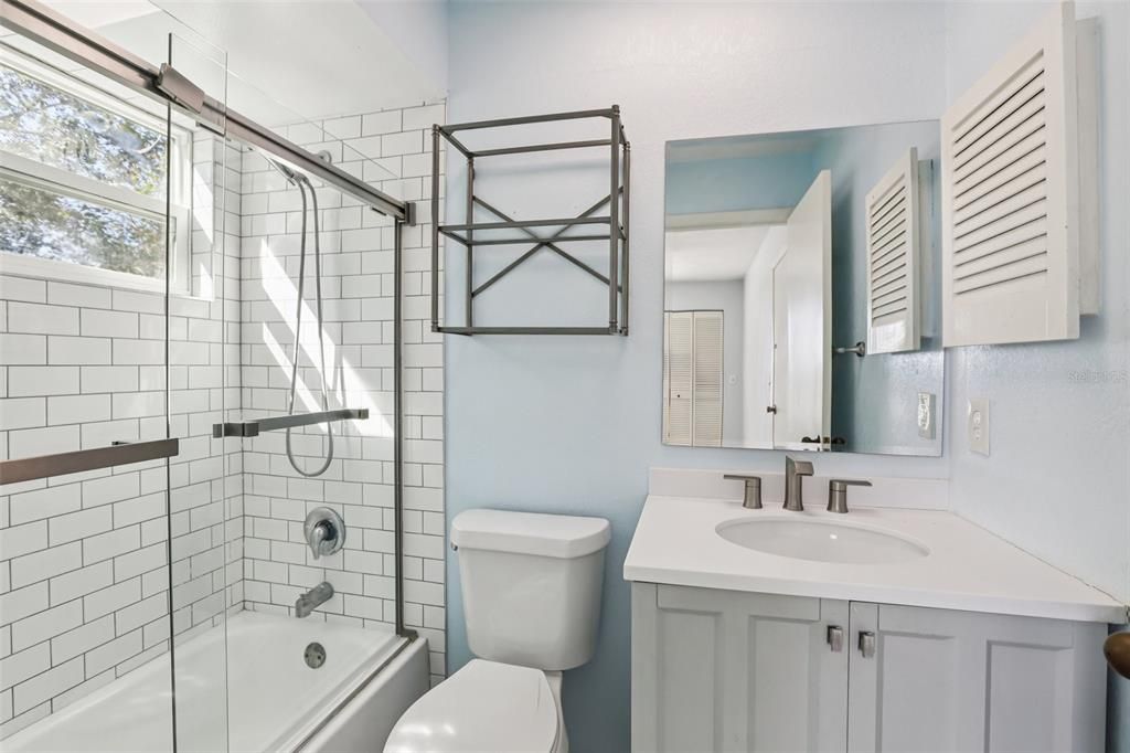 Active With Contract: $228,650 (2 beds, 2 baths, 1234 Square Feet)