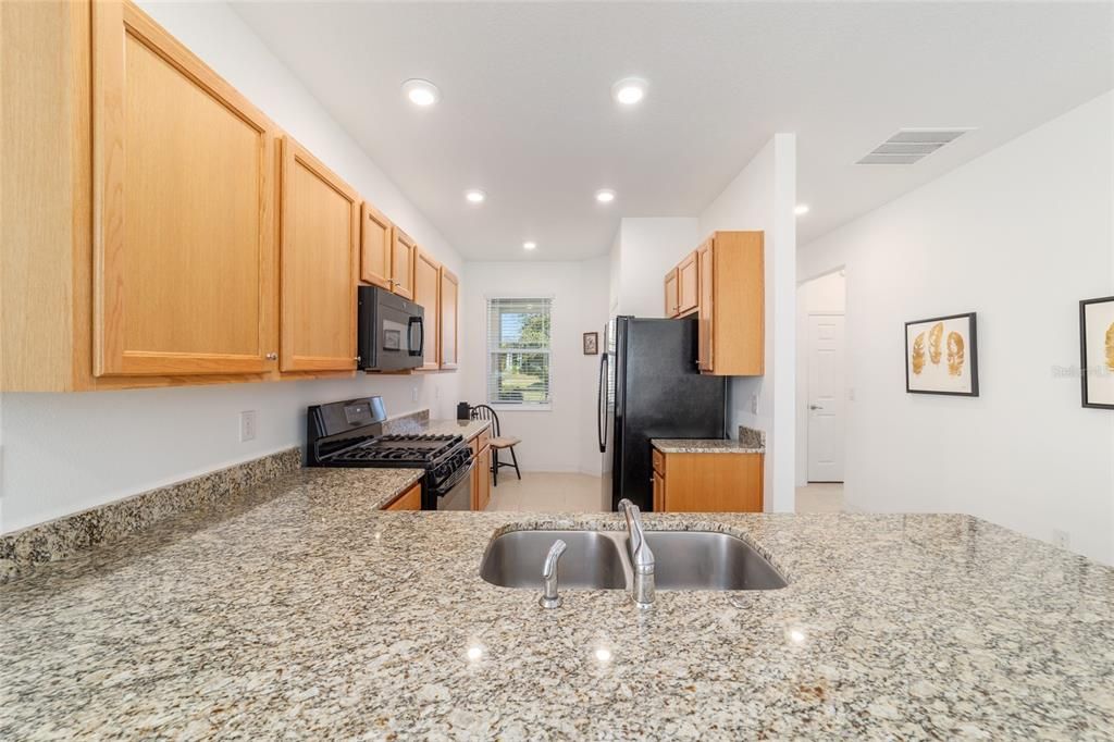 For Sale: $225,000 (2 beds, 2 baths, 1225 Square Feet)