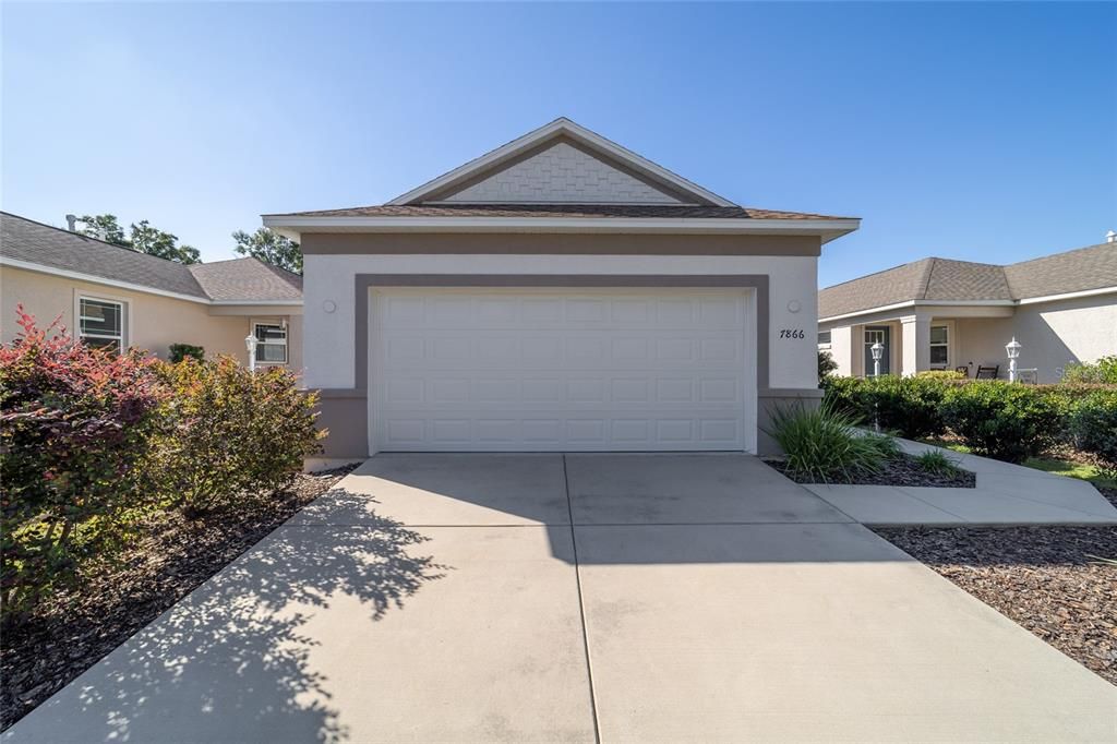 For Sale: $225,000 (2 beds, 2 baths, 1225 Square Feet)