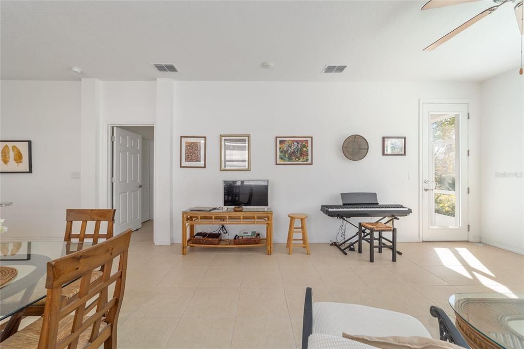 For Sale: $225,000 (2 beds, 2 baths, 1225 Square Feet)