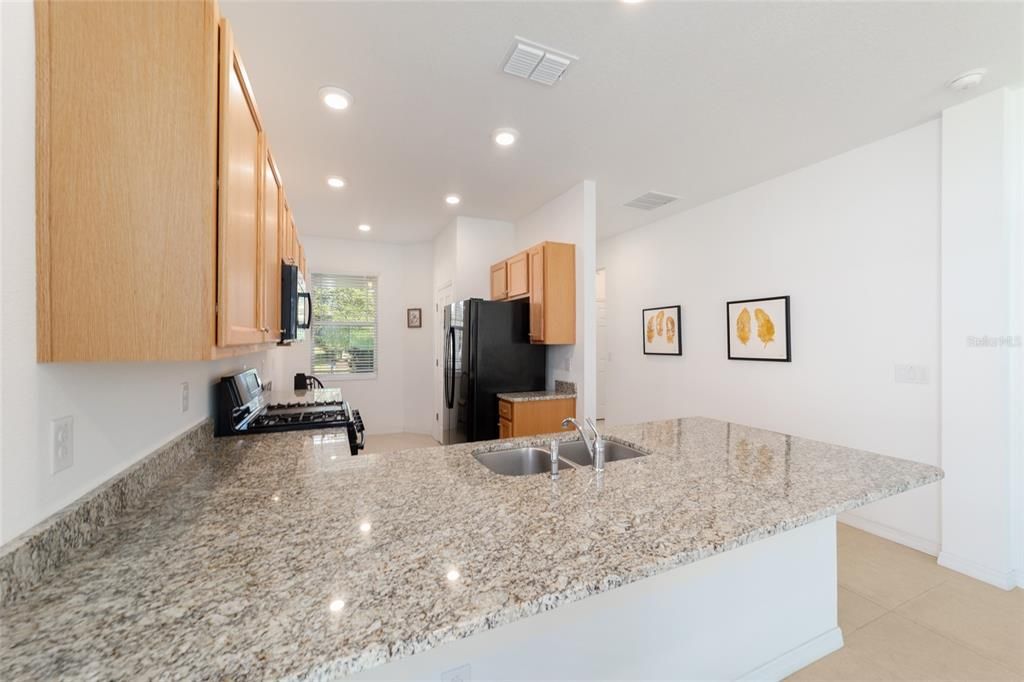 For Sale: $225,000 (2 beds, 2 baths, 1225 Square Feet)