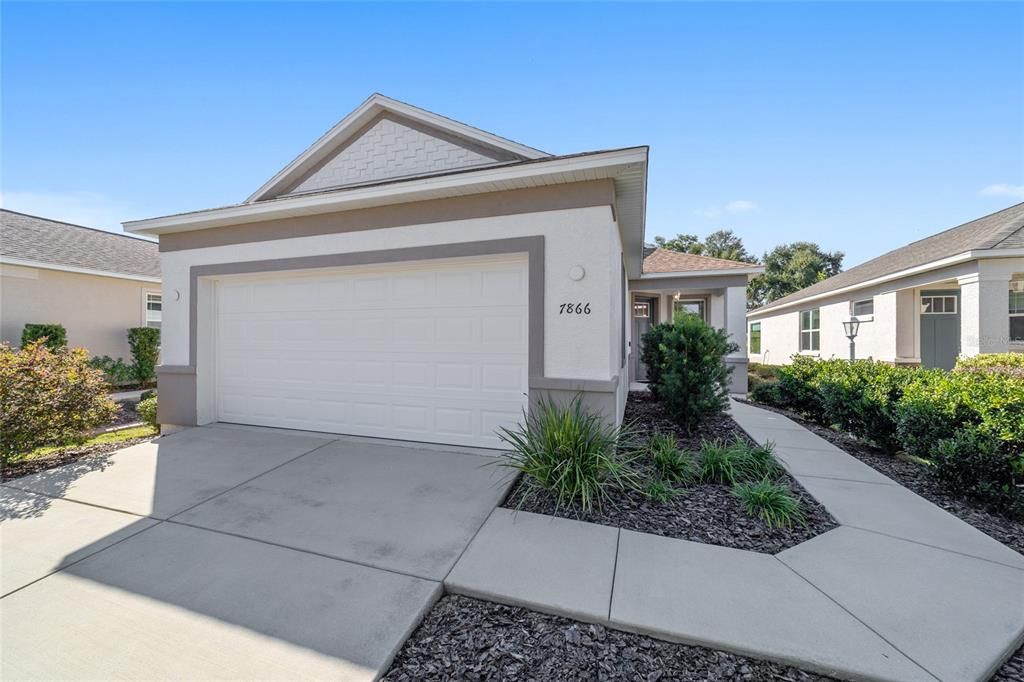 For Sale: $225,000 (2 beds, 2 baths, 1225 Square Feet)