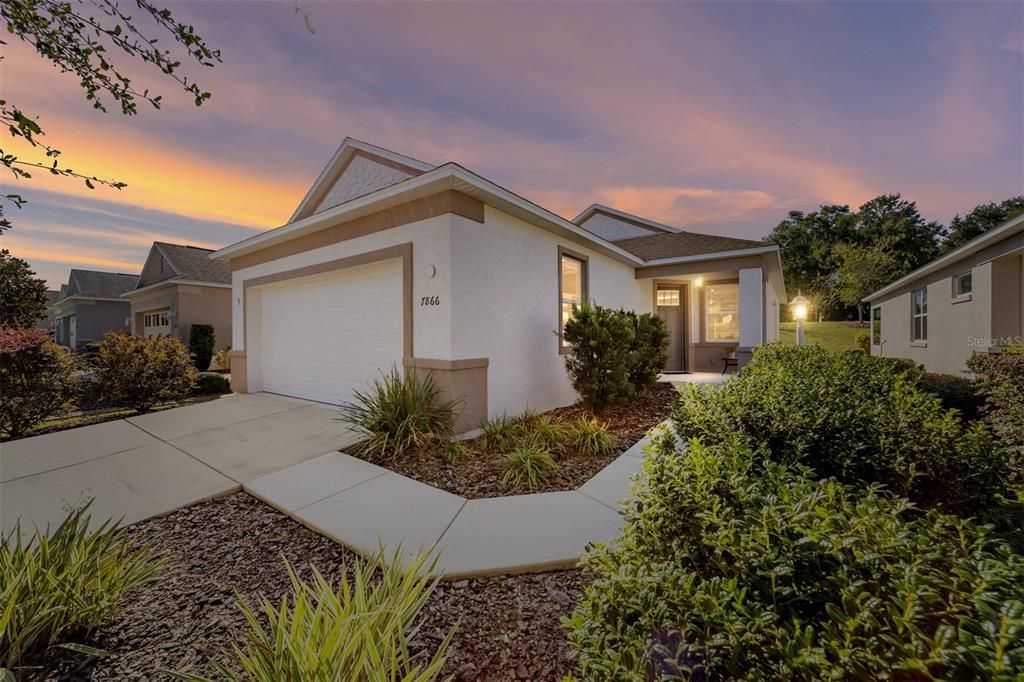 For Sale: $225,000 (2 beds, 2 baths, 1225 Square Feet)