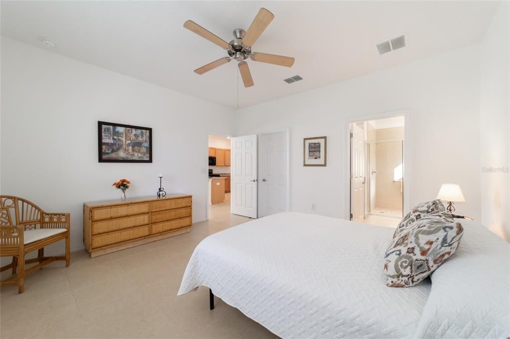 For Sale: $225,000 (2 beds, 2 baths, 1225 Square Feet)