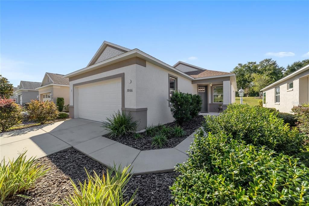 For Sale: $225,000 (2 beds, 2 baths, 1225 Square Feet)