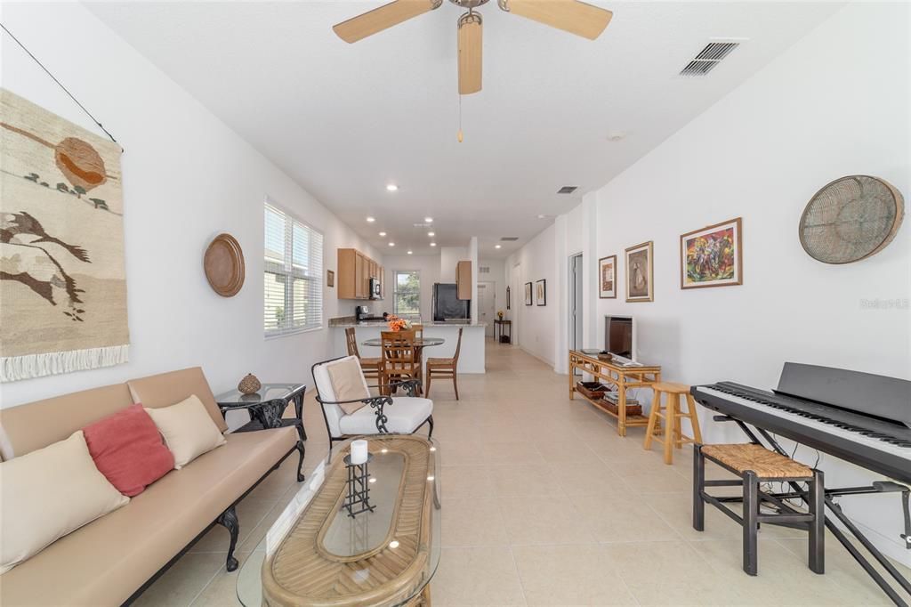 For Sale: $225,000 (2 beds, 2 baths, 1225 Square Feet)