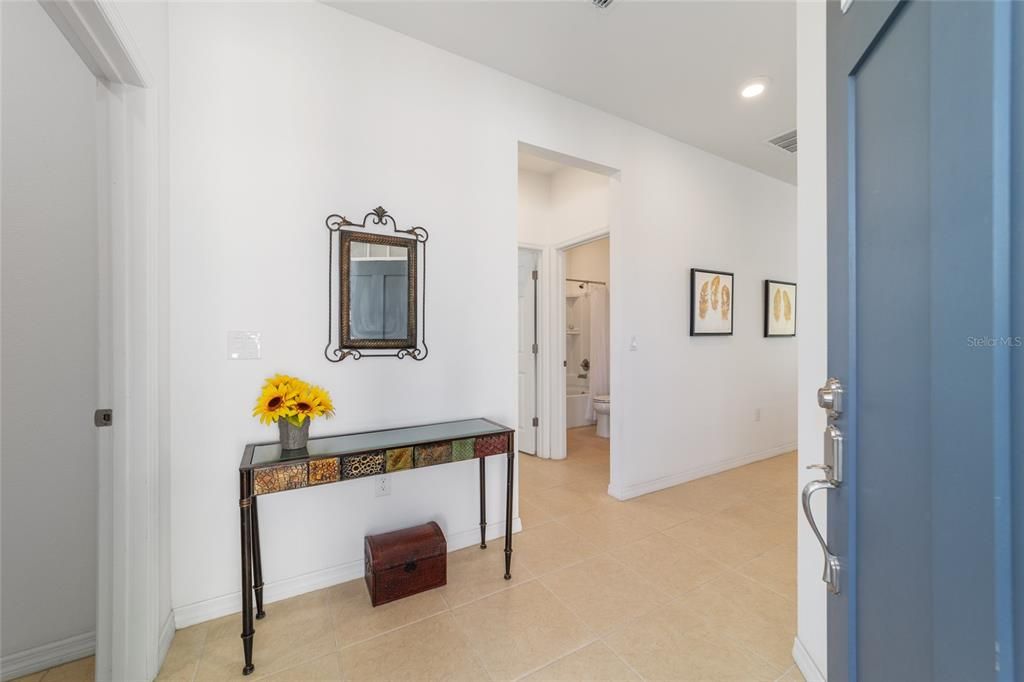 For Sale: $225,000 (2 beds, 2 baths, 1225 Square Feet)