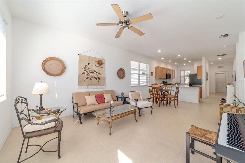 For Sale: $225,000 (2 beds, 2 baths, 1225 Square Feet)