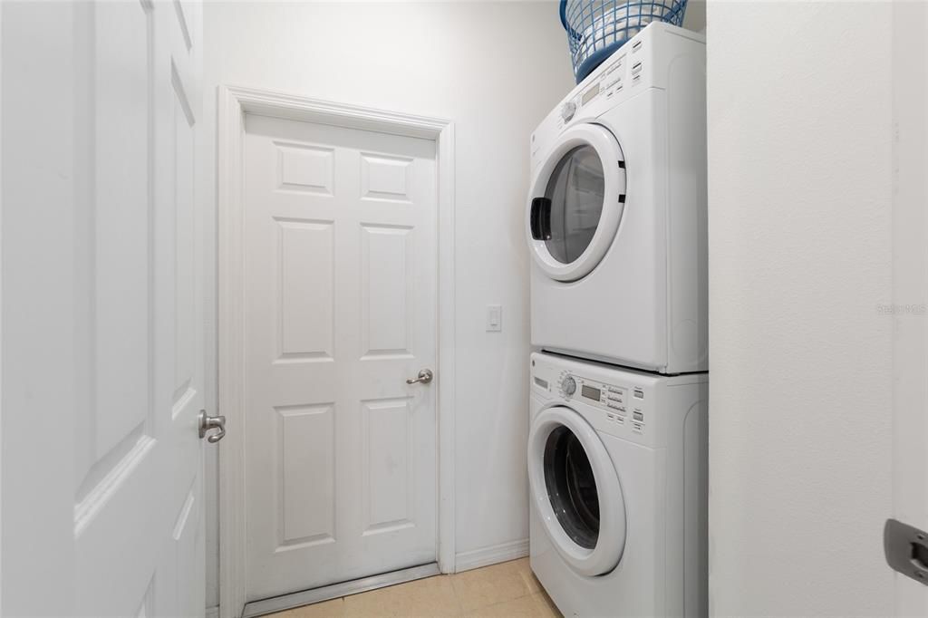 For Sale: $225,000 (2 beds, 2 baths, 1225 Square Feet)