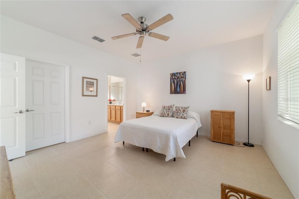 For Sale: $225,000 (2 beds, 2 baths, 1225 Square Feet)