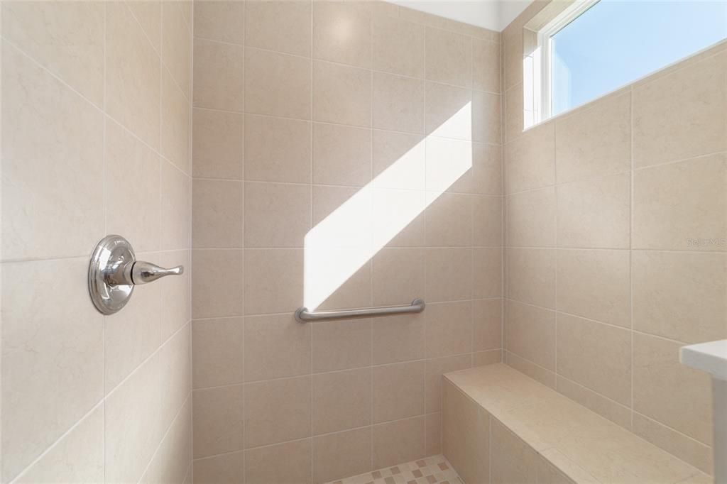 For Sale: $225,000 (2 beds, 2 baths, 1225 Square Feet)