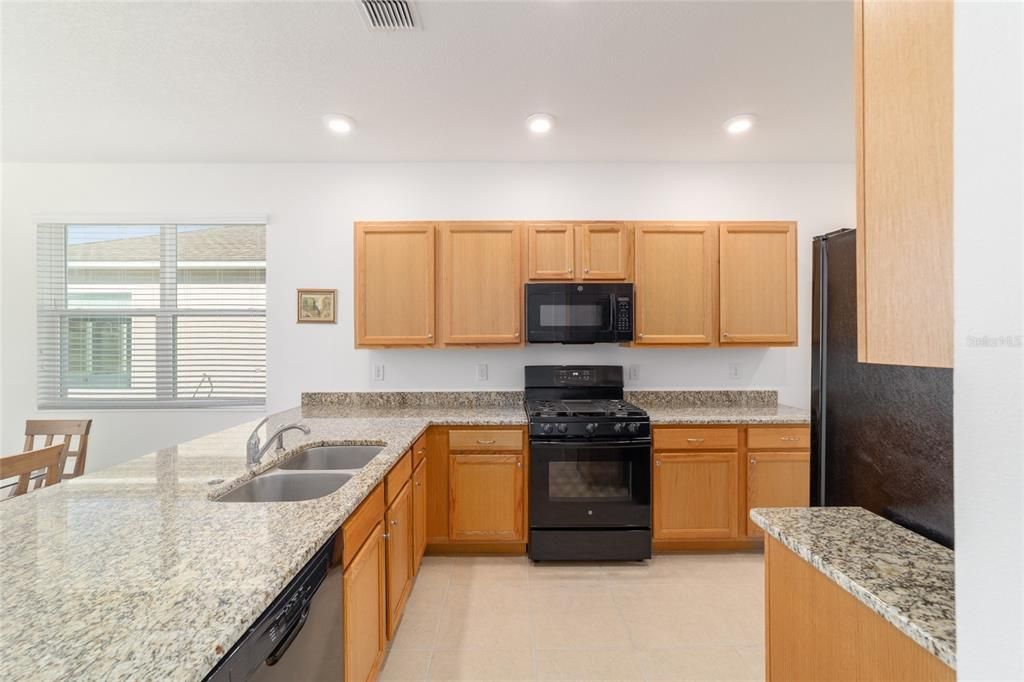 For Sale: $225,000 (2 beds, 2 baths, 1225 Square Feet)