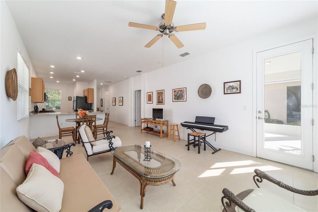 For Sale: $225,000 (2 beds, 2 baths, 1225 Square Feet)