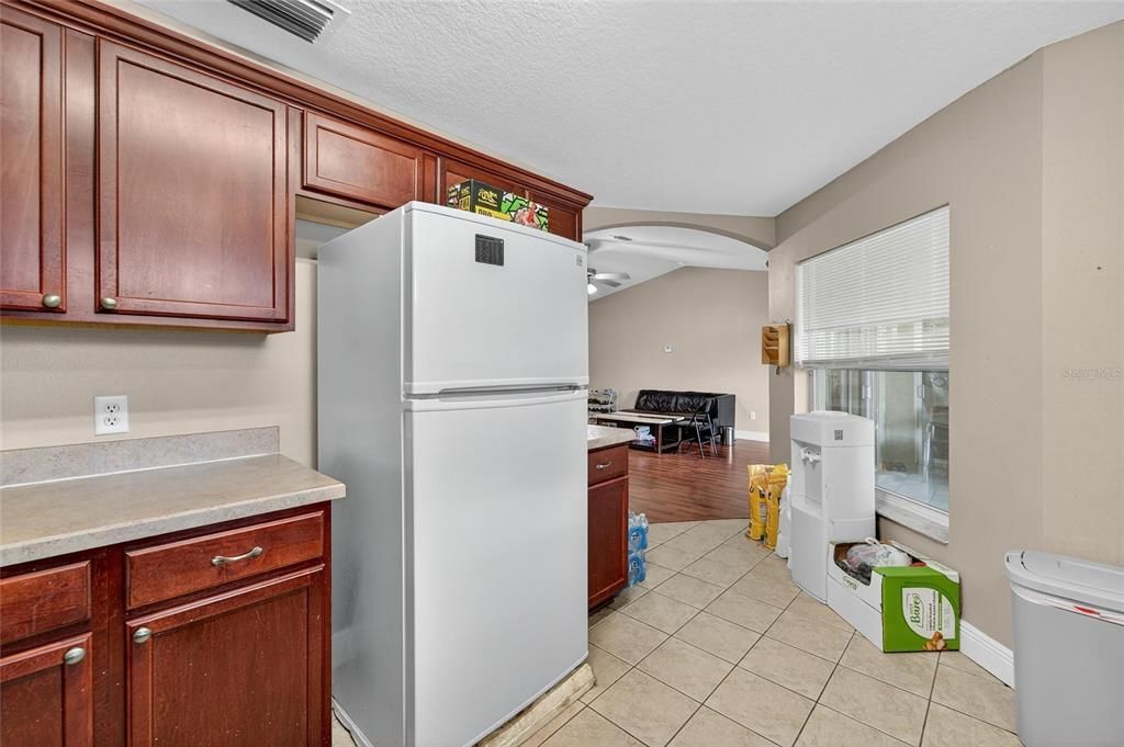 For Sale: $269,000 (3 beds, 2 baths, 1298 Square Feet)