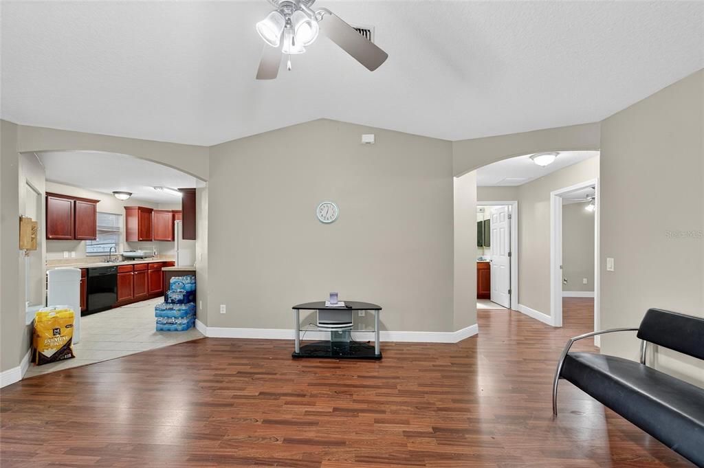 For Sale: $269,000 (3 beds, 2 baths, 1298 Square Feet)