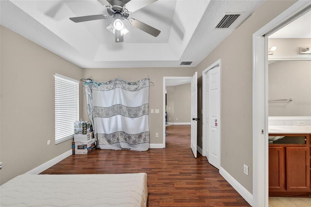 For Sale: $269,000 (3 beds, 2 baths, 1298 Square Feet)