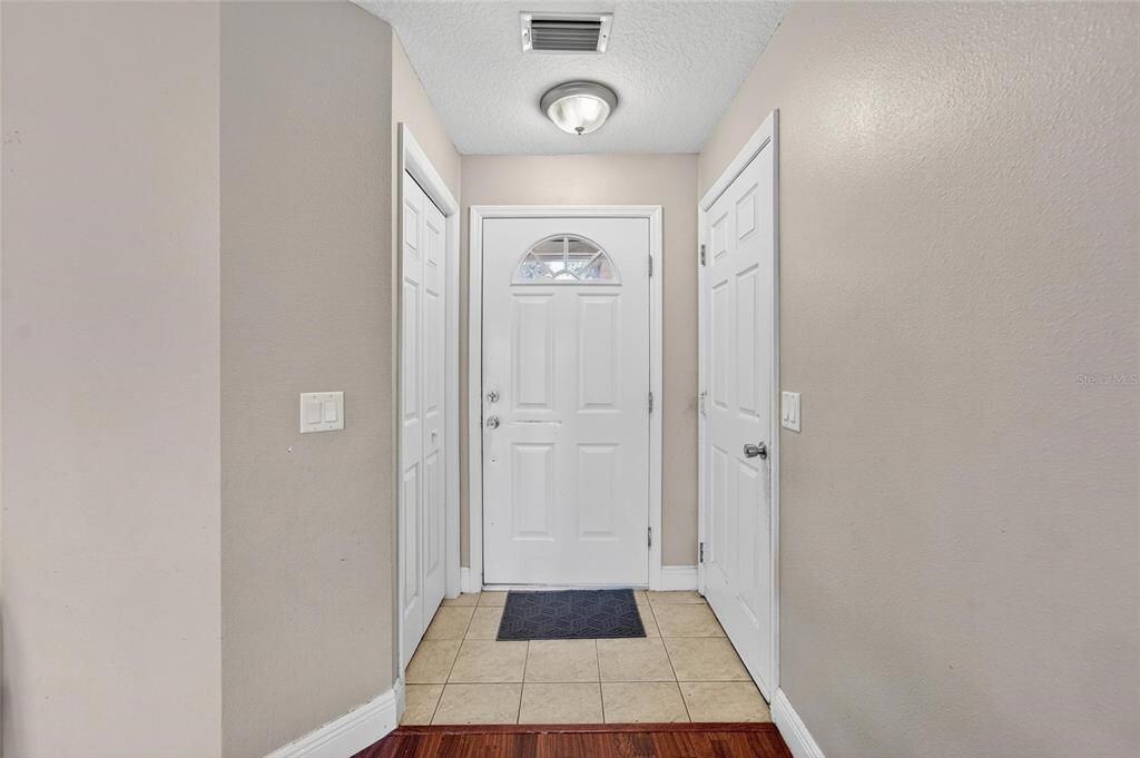 For Sale: $269,000 (3 beds, 2 baths, 1298 Square Feet)