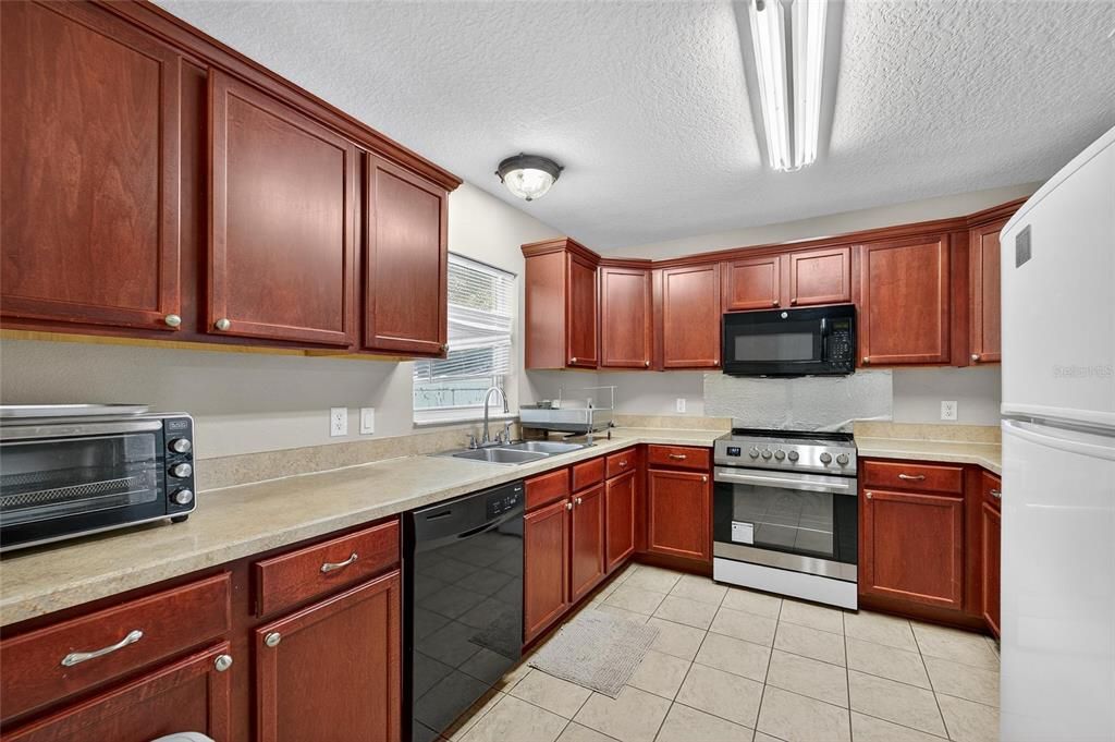 For Sale: $269,000 (3 beds, 2 baths, 1298 Square Feet)