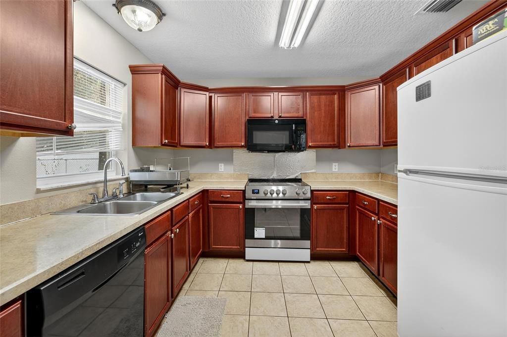 For Sale: $269,000 (3 beds, 2 baths, 1298 Square Feet)