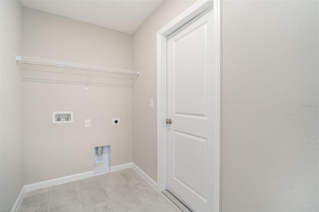 Activo con contrato: $296,990 (3 camas, 2 baños, 1453 Pies cuadrados)