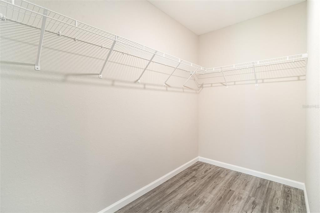 Activo con contrato: $296,990 (3 camas, 2 baños, 1453 Pies cuadrados)