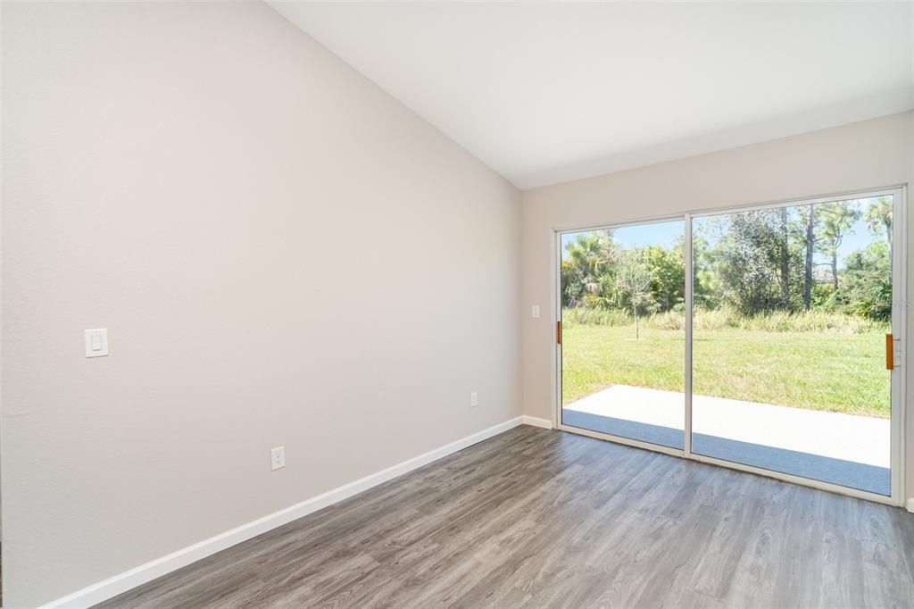 Activo con contrato: $296,990 (3 camas, 2 baños, 1453 Pies cuadrados)