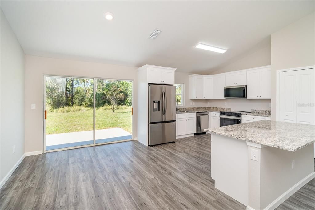 Activo con contrato: $296,990 (3 camas, 2 baños, 1453 Pies cuadrados)