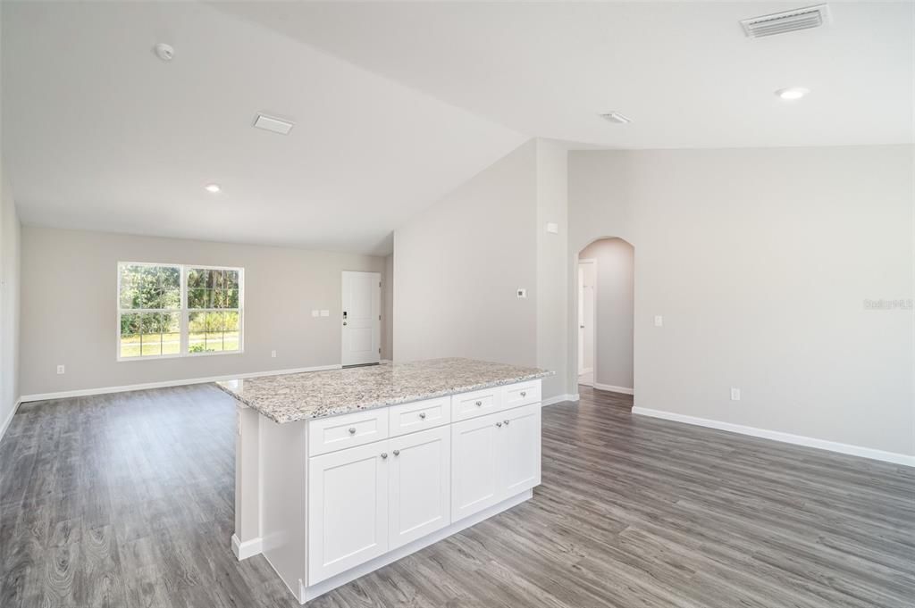 Activo con contrato: $296,990 (3 camas, 2 baños, 1453 Pies cuadrados)