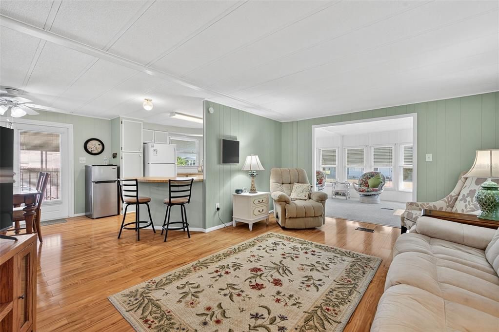 На продажу: $145,000 (2 спален, 2 ванн, 1344 Квадратных фут)