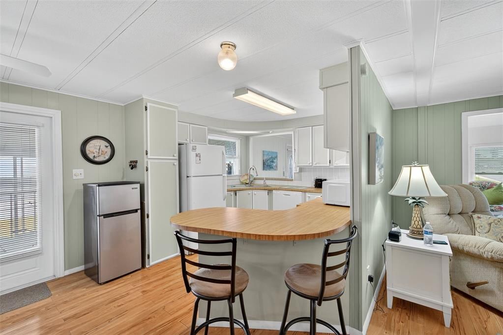 На продажу: $145,000 (2 спален, 2 ванн, 1344 Квадратных фут)