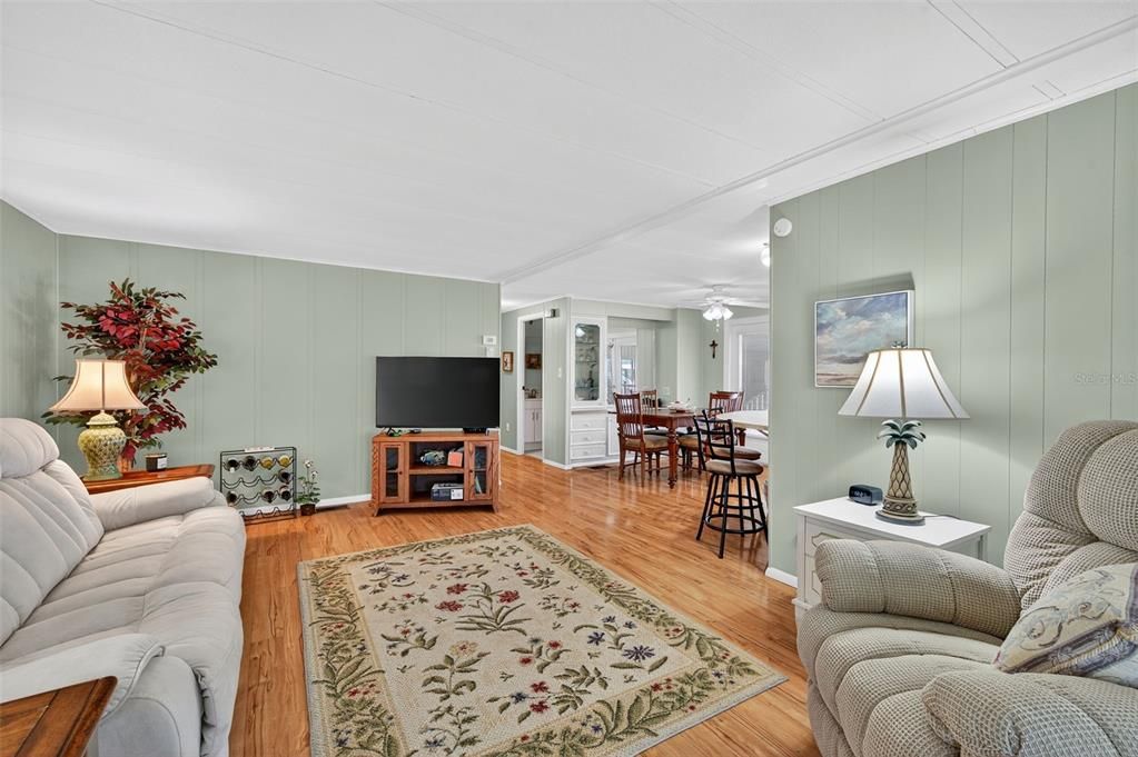 На продажу: $145,000 (2 спален, 2 ванн, 1344 Квадратных фут)