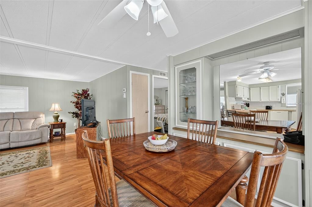 На продажу: $145,000 (2 спален, 2 ванн, 1344 Квадратных фут)