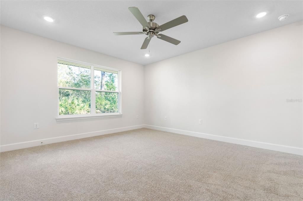 合同活跃: $392,900 (4 贝兹, 3 浴室, 2265 平方英尺)