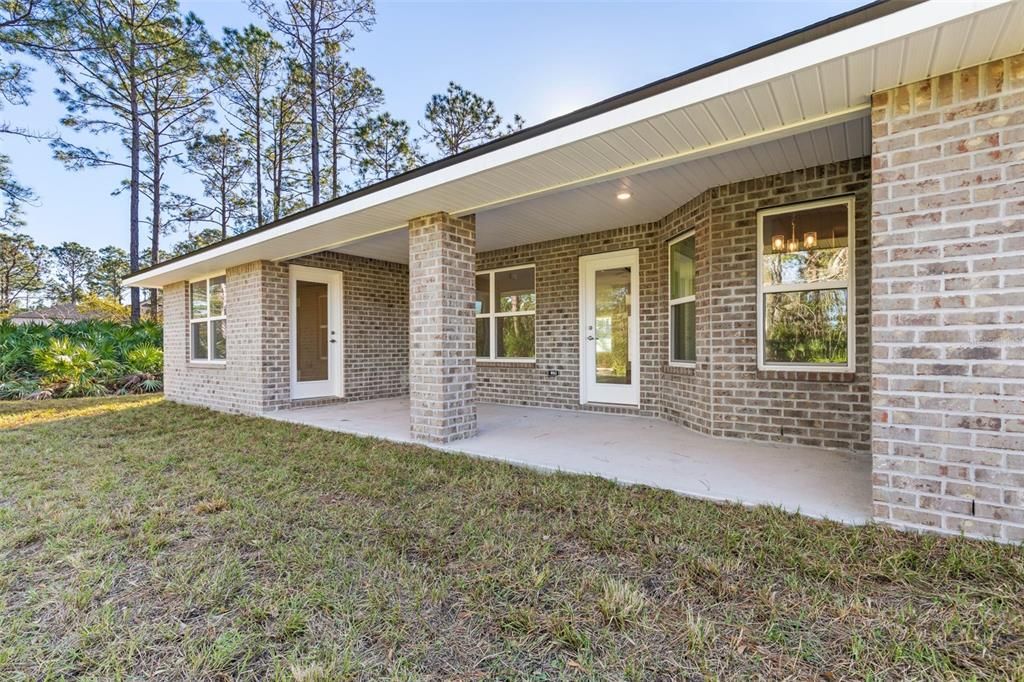 合同活跃: $392,900 (4 贝兹, 3 浴室, 2265 平方英尺)